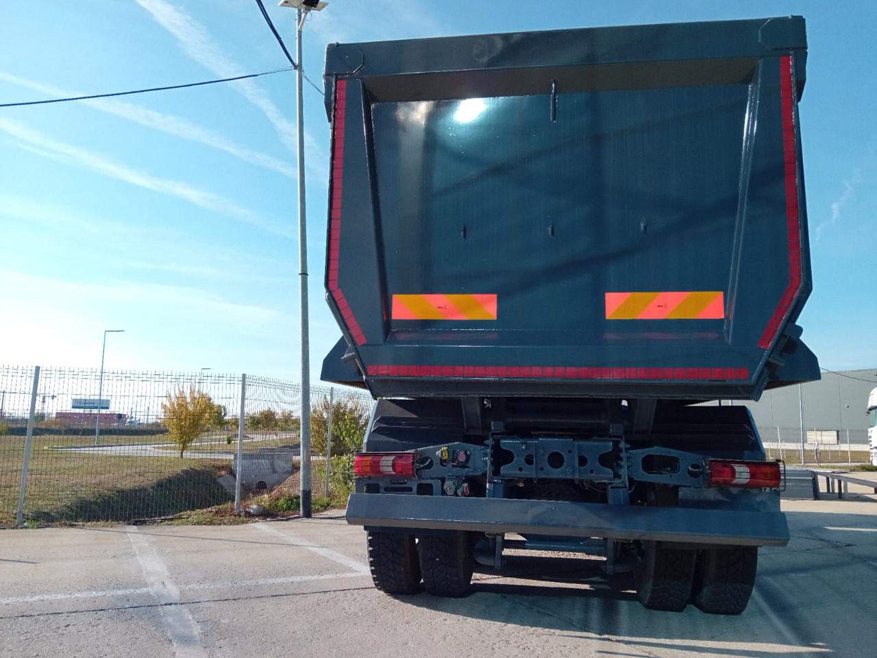 Mercedes-Benz Arocs 42.40 8×4 Basculanta/Tipper/Kipper Heavy Duty, TOP !!! - Sklápěč: obrázek 5 Mercedes-Benz Arocs 42.40 8×4 Basculanta/Tipper/Kipper Heavy Duty, TOP !!! - Sklápěč: obrázek 5