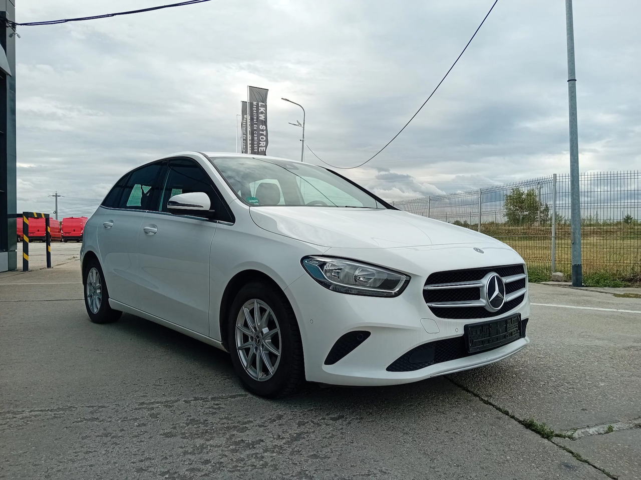 Mercedes-Benz B 180d, TOP !!! - Sedan: obrázek 4 Mercedes-Benz B 180d, TOP !!! - Sedan: obrázek 4