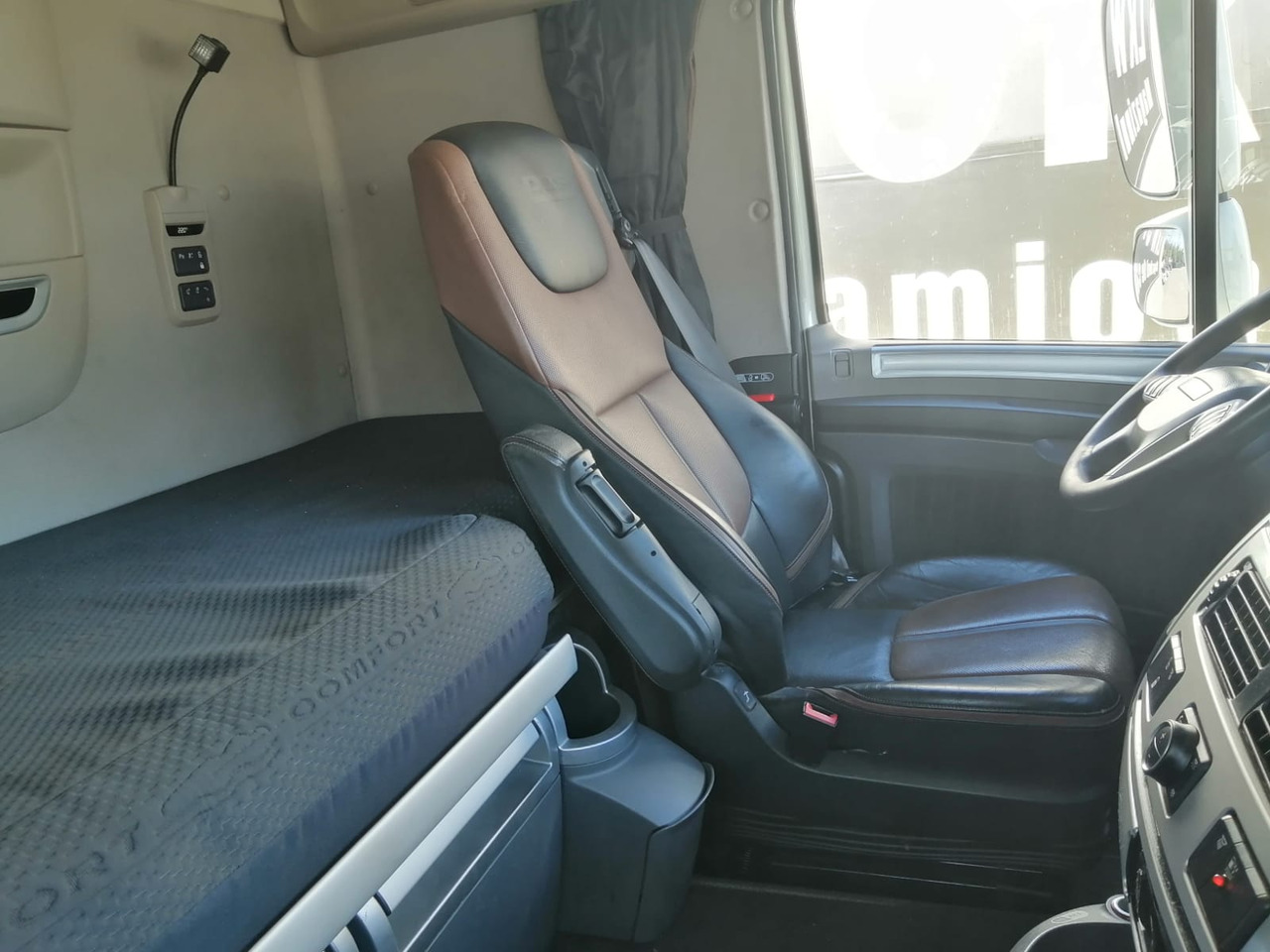 Tahač DAF XF 106.480 Super Space Cab: obrázek 9