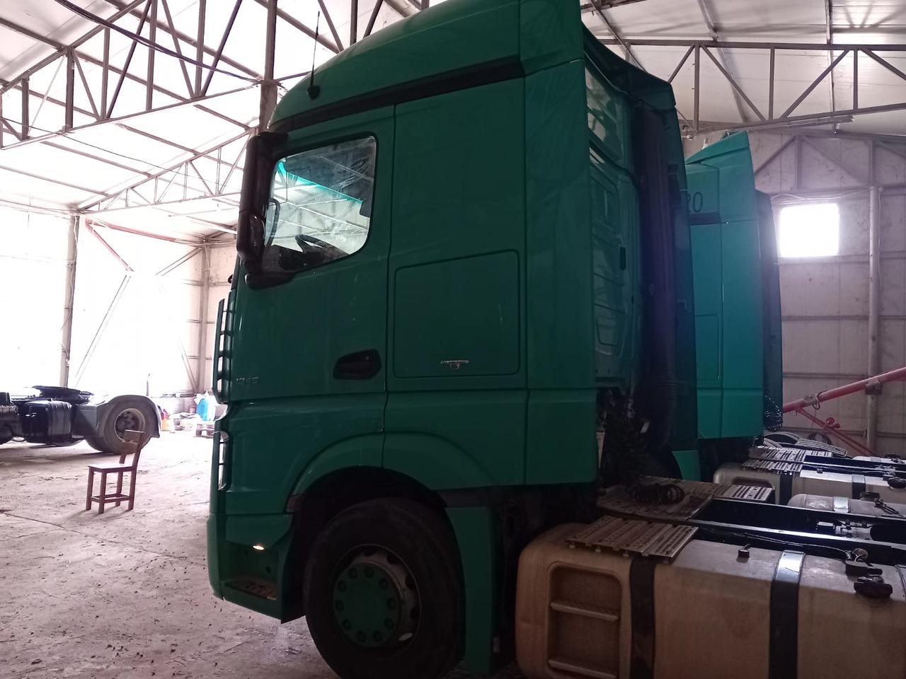 Mercedes-Benz Actros 18.45 - Tahač: obrázek 4 Mercedes-Benz Actros 18.45 - Tahač: obrázek 4
