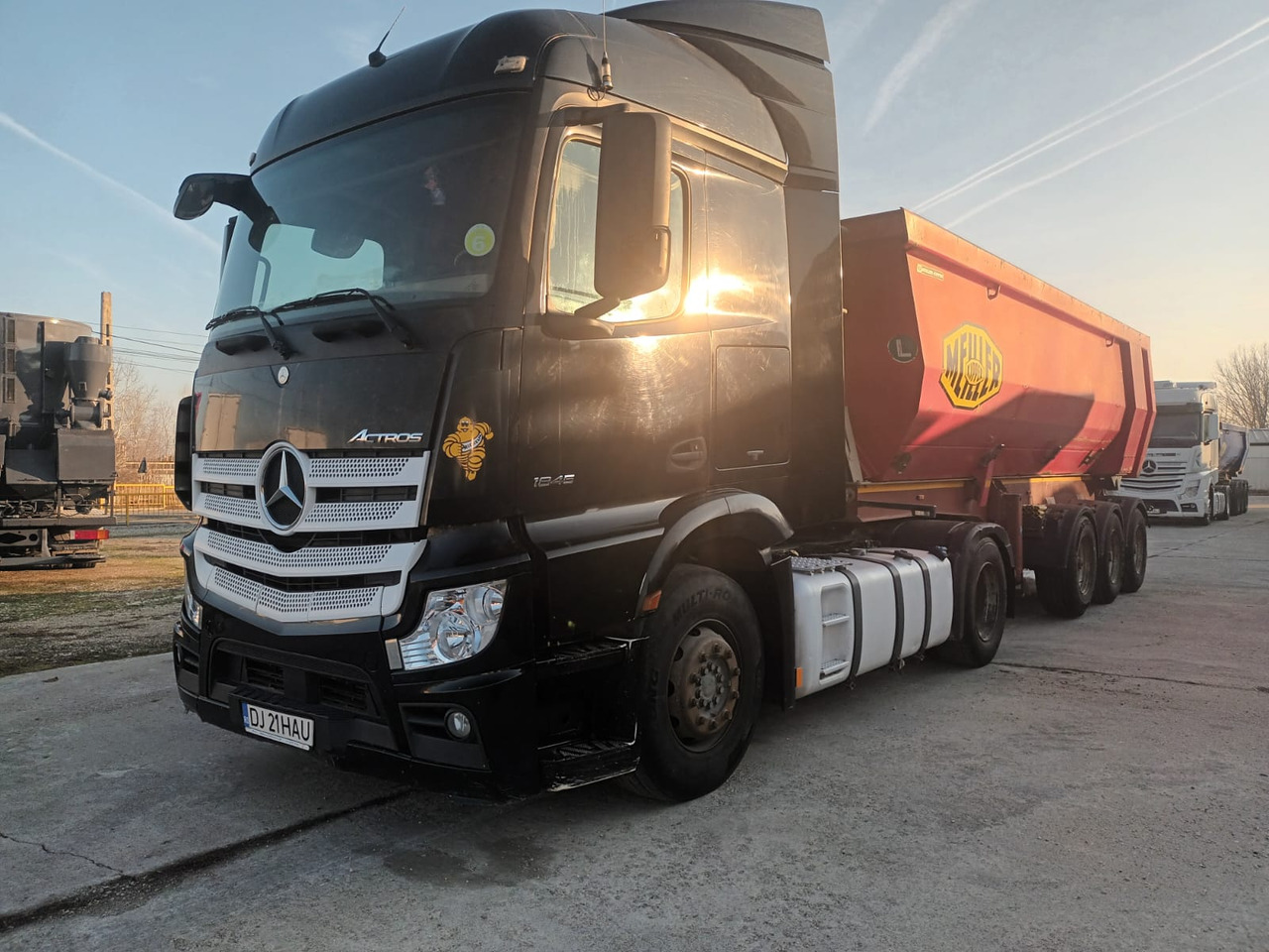 Tractor Head Mercedes-Benz Actros (2014) + Semi-trailer Tipper Meiller – Kipper (2004) - Tahač: obrázek 1 Tractor Head Mercedes-Benz Actros (2014) + Semi-trailer Tipper Meiller – Kipper (2004) - Tahač: obrázek 1