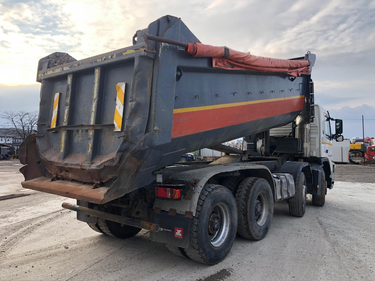VOLVO FM 420 Tipper - Sklápěč: obrázek 3 VOLVO FM 420 Tipper - Sklápěč: obrázek 3