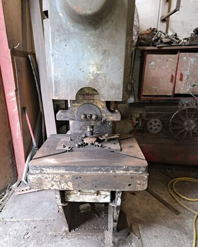 Epäkeskopuristin 60 tn Eisenwerk Hensel - Kovoobráběcí stroj: obrázek 1 Epäkeskopuristin 60 tn Eisenwerk Hensel - Kovoobráběcí stroj: obrázek 1