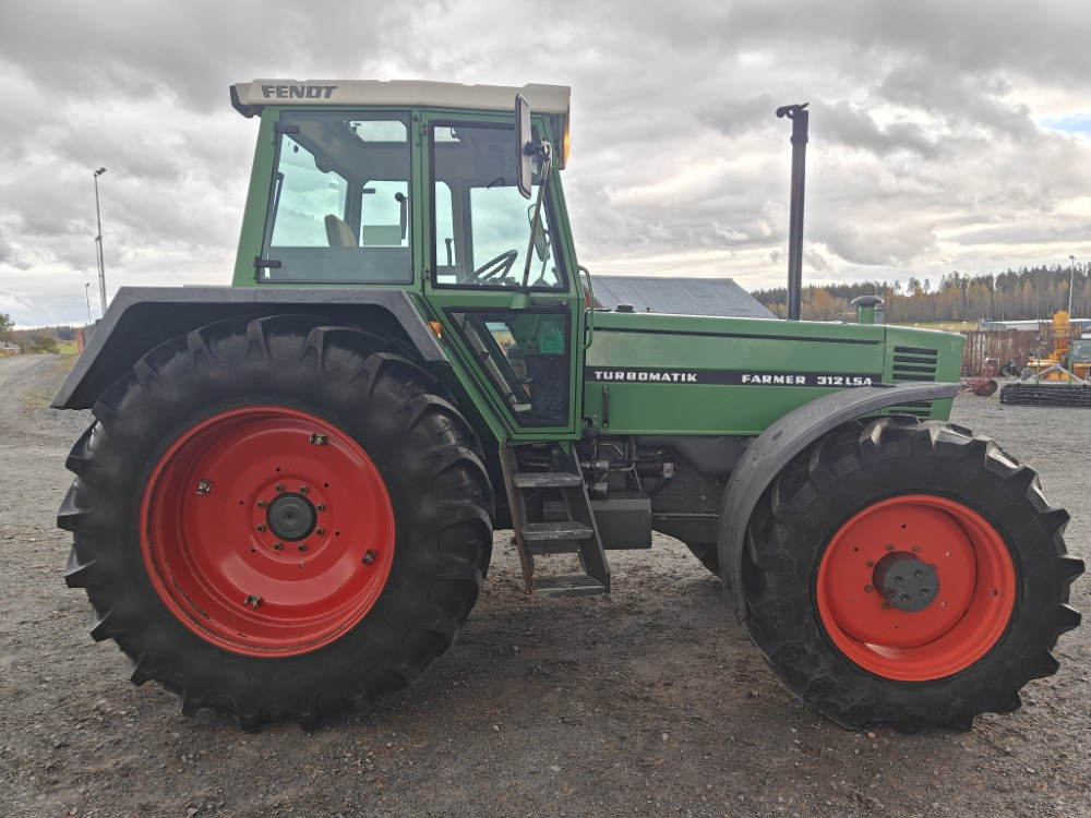 FENDT Farmer 312LSA Turbomatik - Traktor: obrázek 4 FENDT Farmer 312LSA Turbomatik - Traktor: obrázek 4