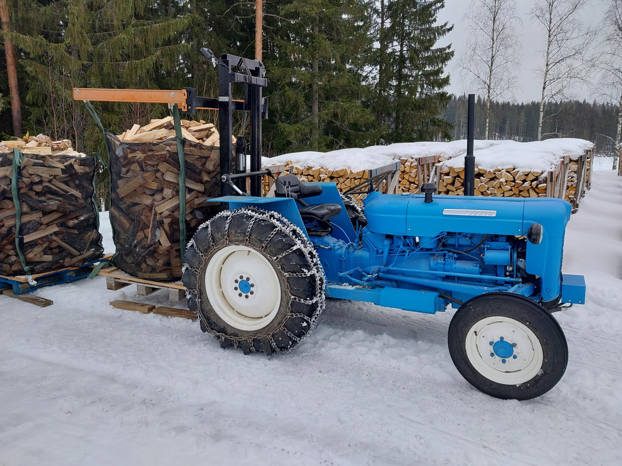 Fordson Dexta trukkinostimella - Traktor: obrázek 2 Fordson Dexta trukkinostimella - Traktor: obrázek 2