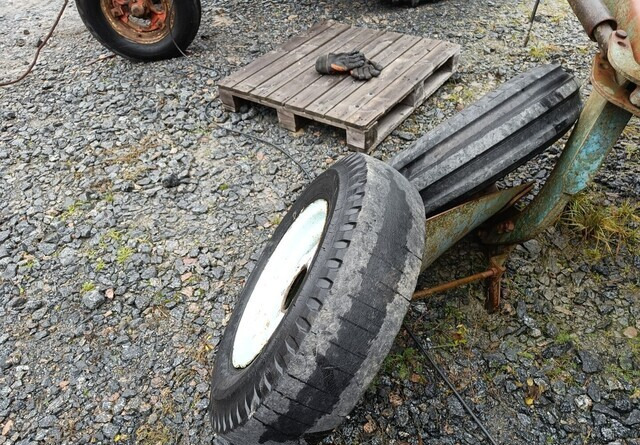 Fordson Diesel Major eturenkaat - Pneumatiky pro Traktor: obrázek 3 Fordson Diesel Major eturenkaat - Pneumatiky pro Traktor: obrázek 3