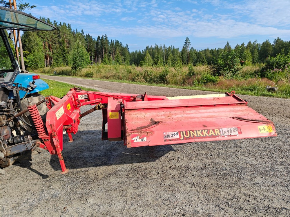 Junkkari Niittomurskain NM245NS Hydro, katso video! - Kladívkový mulčovač: obrázek 4 Junkkari Niittomurskain NM245NS Hydro, katso video! - Kladívkový mulčovač: obrázek 4