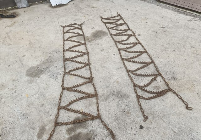 Kuorma-auton piikkiketjupari P250cm, L45cm - Díly pásových podvozků pro Nákladní auto: obrázek 1 Kuorma-auton piikkiketjupari P250cm, L45cm - Díly pásových podvozků pro Nákladní auto: obrázek 1