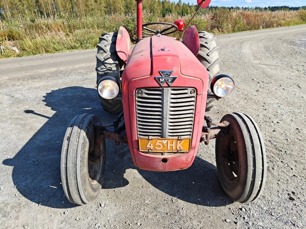 Massey Ferguson 35 traktori alkuperäiskuntoinen, katso video! - Traktor: obrázek 5 Massey Ferguson 35 traktori alkuperäiskuntoinen, katso video! - Traktor: obrázek 5