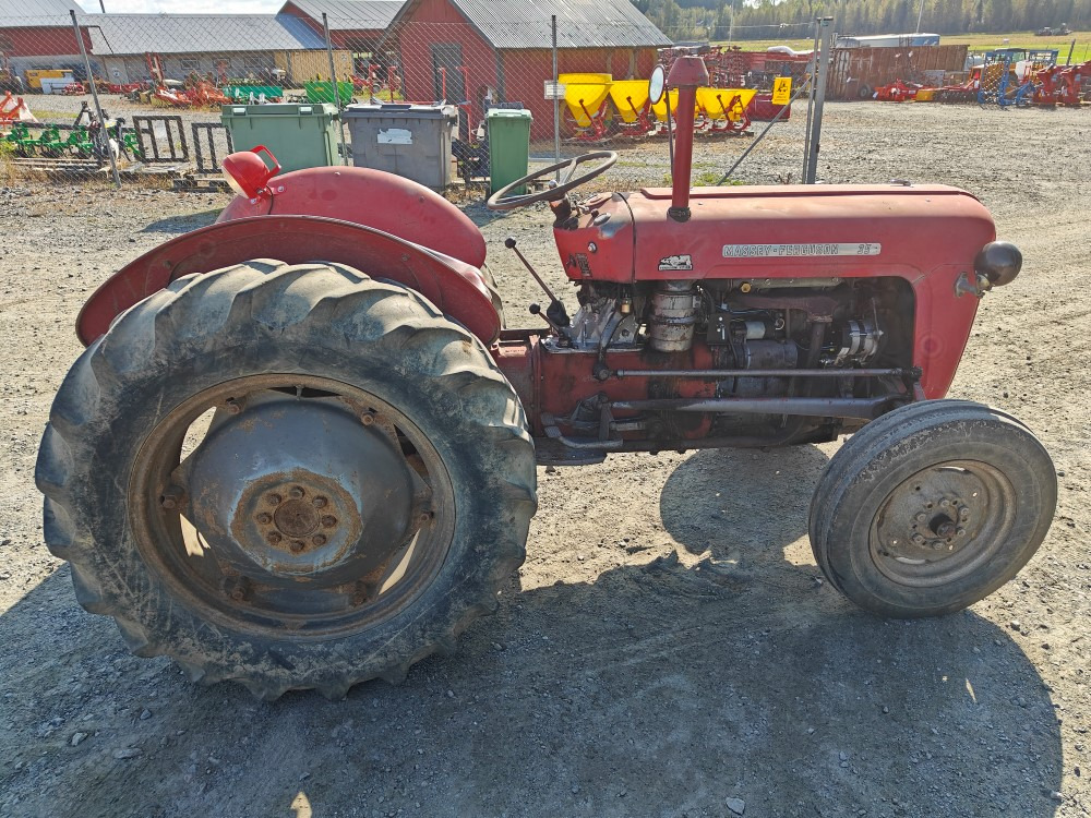 Massey Ferguson 35 traktori alkuperäiskuntoinen, katso video! - Traktor: obrázek 4 Massey Ferguson 35 traktori alkuperäiskuntoinen, katso video! - Traktor: obrázek 4