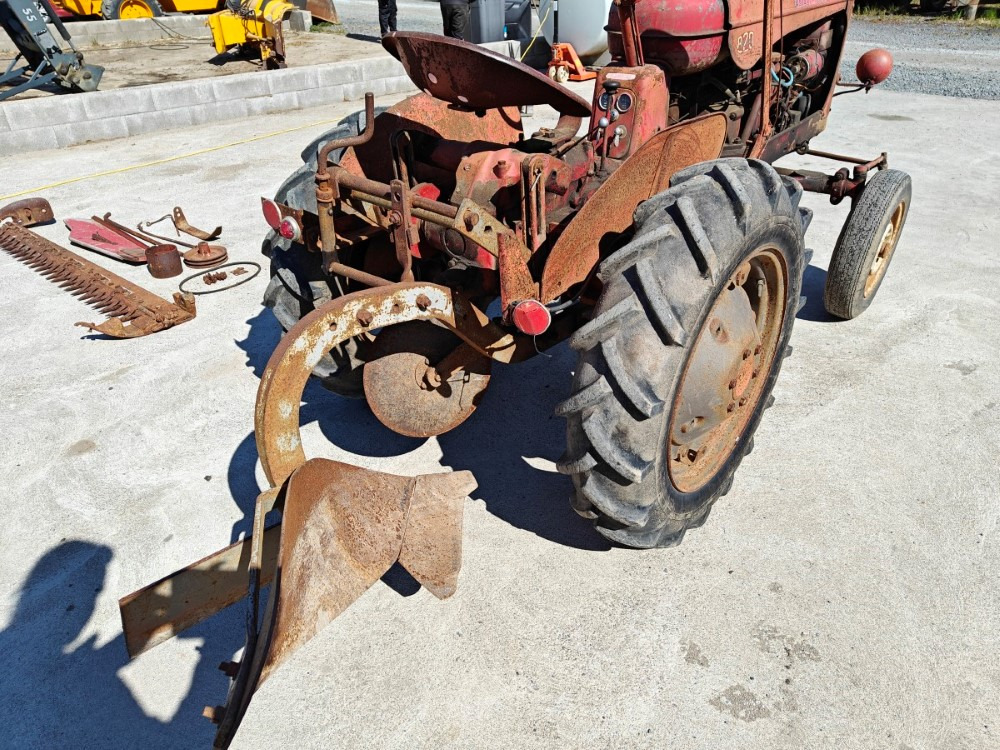 Massey Harris 820D harvinainen 2-sylinterinen diesel, katso video! - Traktor: obrázek 5 Massey Harris 820D harvinainen 2-sylinterinen diesel, katso video! - Traktor: obrázek 5