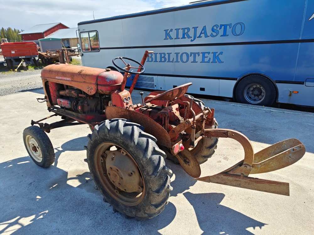 Massey Harris 820D harvinainen 2-sylinterinen diesel, katso video! - Traktor: obrázek 4 Massey Harris 820D harvinainen 2-sylinterinen diesel, katso video! - Traktor: obrázek 4