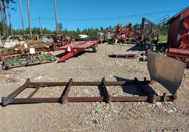 Metsäkärryn alusta 8 pankoinen pituus 400cm - Vyvážecí přívěs: obrázek 1 Metsäkärryn alusta 8 pankoinen pituus 400cm - Vyvážecí přívěs: obrázek 1