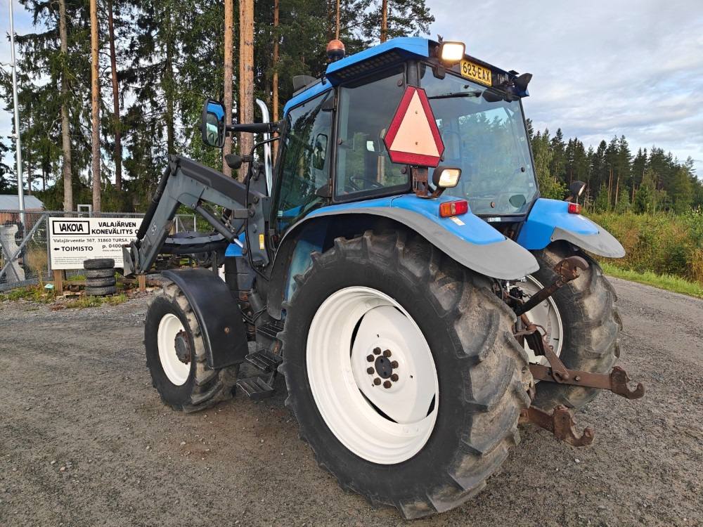 New Holland TS100, ES vaihteisto, ilmastointi, etukuormaaja Ålö Q55, katso video! - Traktor: obrázek 3 New Holland TS100, ES vaihteisto, ilmastointi, etukuormaaja Ålö Q55, katso video! - Traktor: obrázek 3