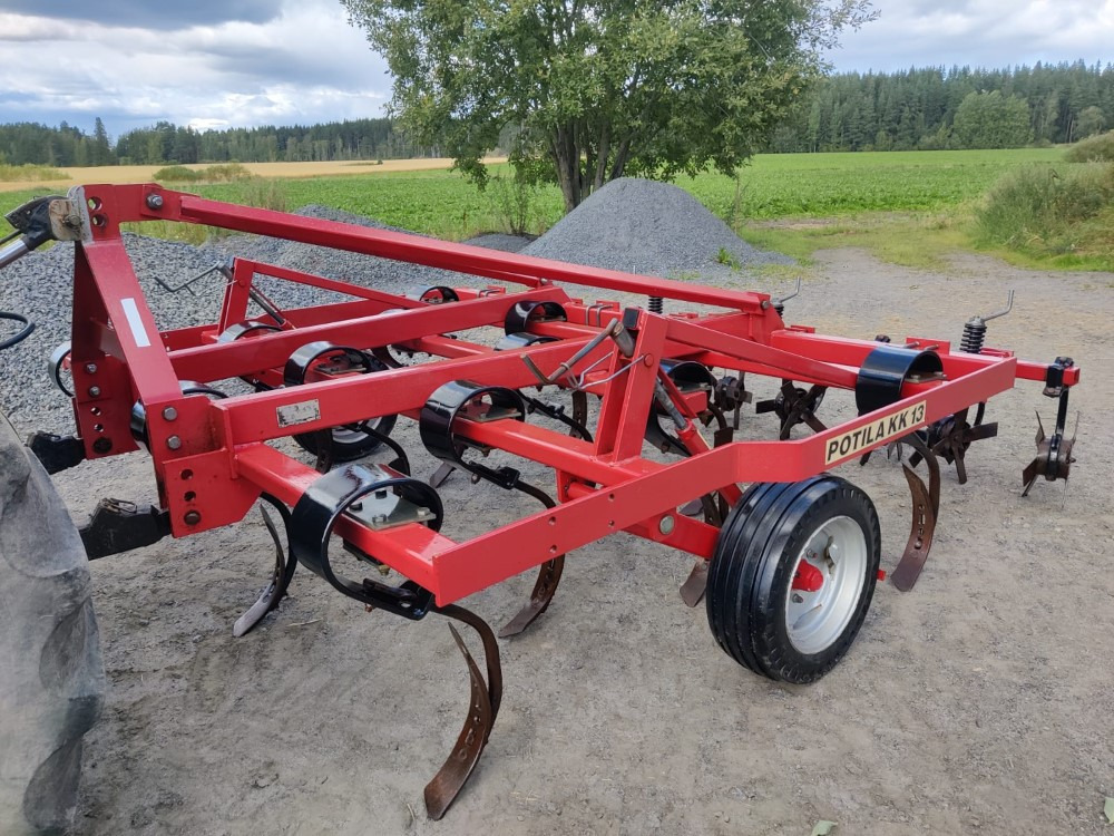 Potila KK13, mikseri perässä, mukaan hanhenjalkaterät - Kultivátor: obrázek 1 Potila KK13, mikseri perässä, mukaan hanhenjalkaterät - Kultivátor: obrázek 1