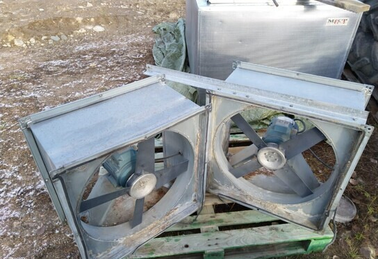 Puhaltimia sähkömoottoreineen 3kpl - HVAC zařízení: obrázek 1 Puhaltimia sähkömoottoreineen 3kpl - HVAC zařízení: obrázek 1