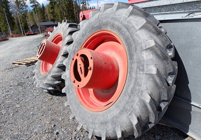 Taurus Paripyörät 18.4R38 todella hyväkuntoiset Fendt Farmer 312LSA sopivat - Kompletní kolo pro Zemědělská technika: obrázek 1 Taurus Paripyörät 18.4R38 todella hyväkuntoiset Fendt Farmer 312LSA sopivat - Kompletní kolo pro Zemědělská technika: obrázek 1