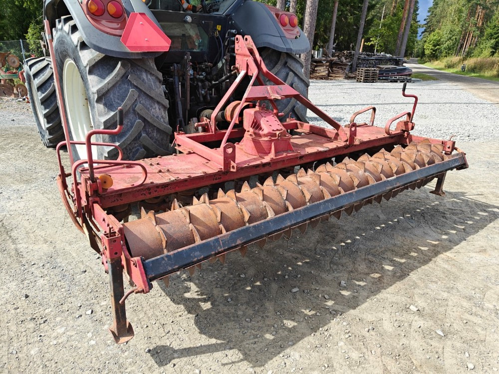 Tempo 300cm vaakatasojyrsin haineväpakkerilla, katso video! - Rotační brány: obrázek 1 Tempo 300cm vaakatasojyrsin haineväpakkerilla, katso video! - Rotační brány: obrázek 1