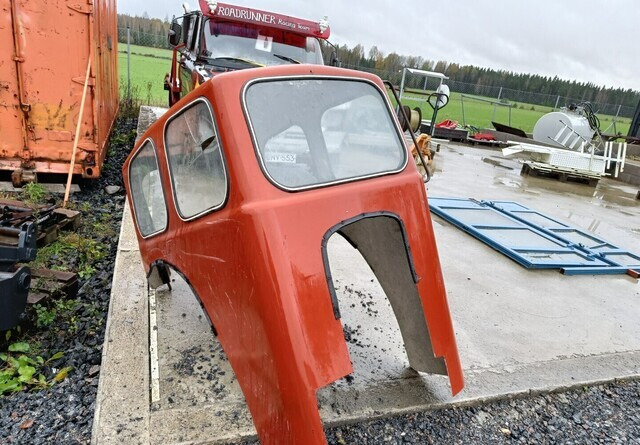 Traktorin hytti - lasikuituinen - Kabina pro Traktor: obrázek 4 Traktorin hytti - lasikuituinen - Kabina pro Traktor: obrázek 4