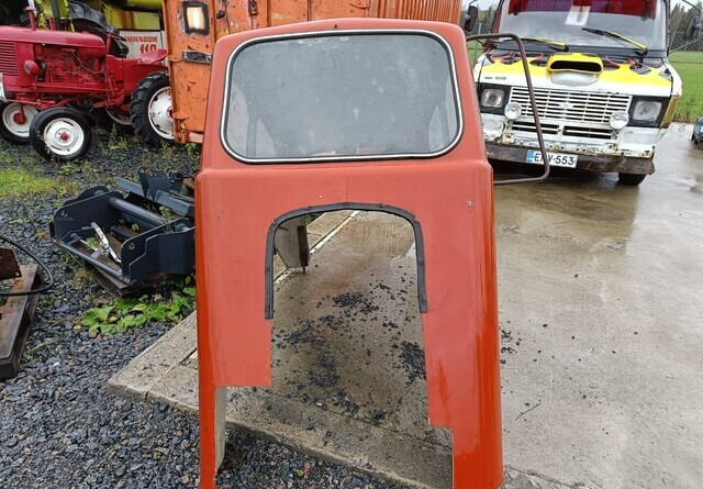 Traktorin hytti - lasikuituinen - Kabina pro Traktor: obrázek 5 Traktorin hytti - lasikuituinen - Kabina pro Traktor: obrázek 5