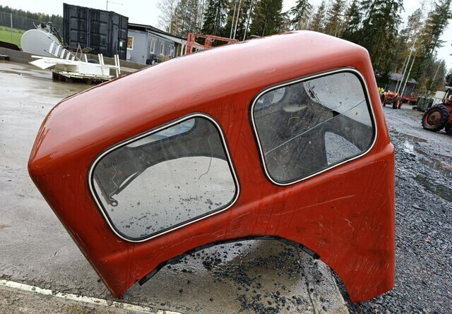 Traktorin hytti - lasikuituinen - Kabina pro Traktor: obrázek 3 Traktorin hytti - lasikuituinen - Kabina pro Traktor: obrázek 3