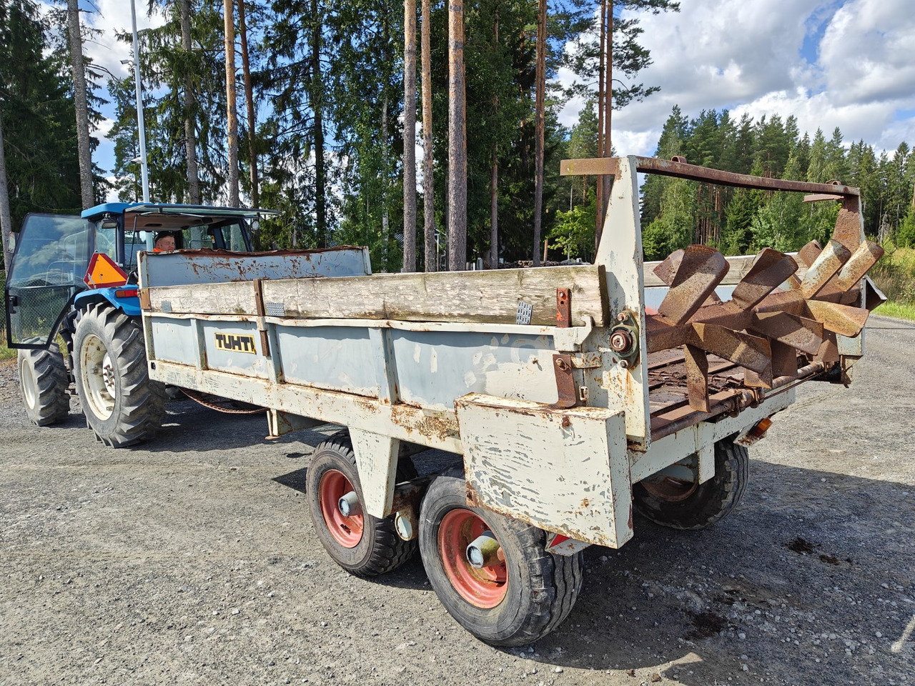 Tuhti yleisperävaunu - telikärry - 8000kg - Rozmetadlo chlévské mrvy: obrázek 2 Tuhti yleisperävaunu - telikärry - 8000kg - Rozmetadlo chlévské mrvy: obrázek 2