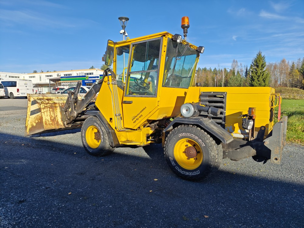 Wille 445 - Komunální traktor: obrázek 2 Wille 445 - Komunální traktor: obrázek 2