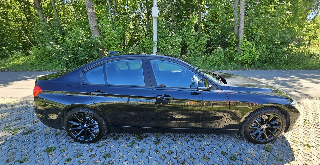 BMW SERIA 3 V (F30/F31/F34) BMW SERIA 3 BMW 330D xDrive ładny stan 4x4 sedan - Sedan: obrázek 5 BMW SERIA 3 V (F30/F31/F34) BMW SERIA 3 BMW 330D xDrive ładny stan 4x4 sedan - Sedan: obrázek 5