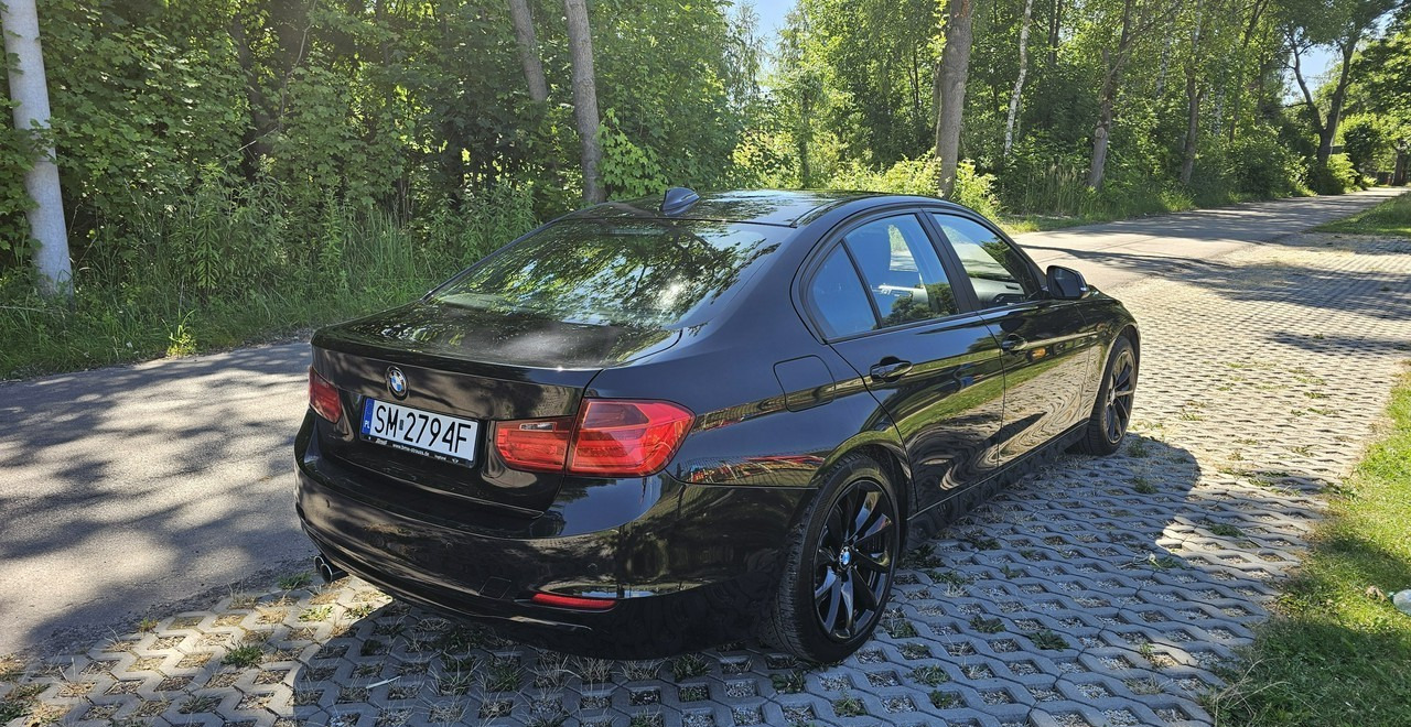 BMW SERIA 3 V (F30/F31/F34) BMW SERIA 3 BMW 330D xDrive ładny stan 4x4 sedan - Sedan: obrázek 4 BMW SERIA 3 V (F30/F31/F34) BMW SERIA 3 BMW 330D xDrive ładny stan 4x4 sedan - Sedan: obrázek 4