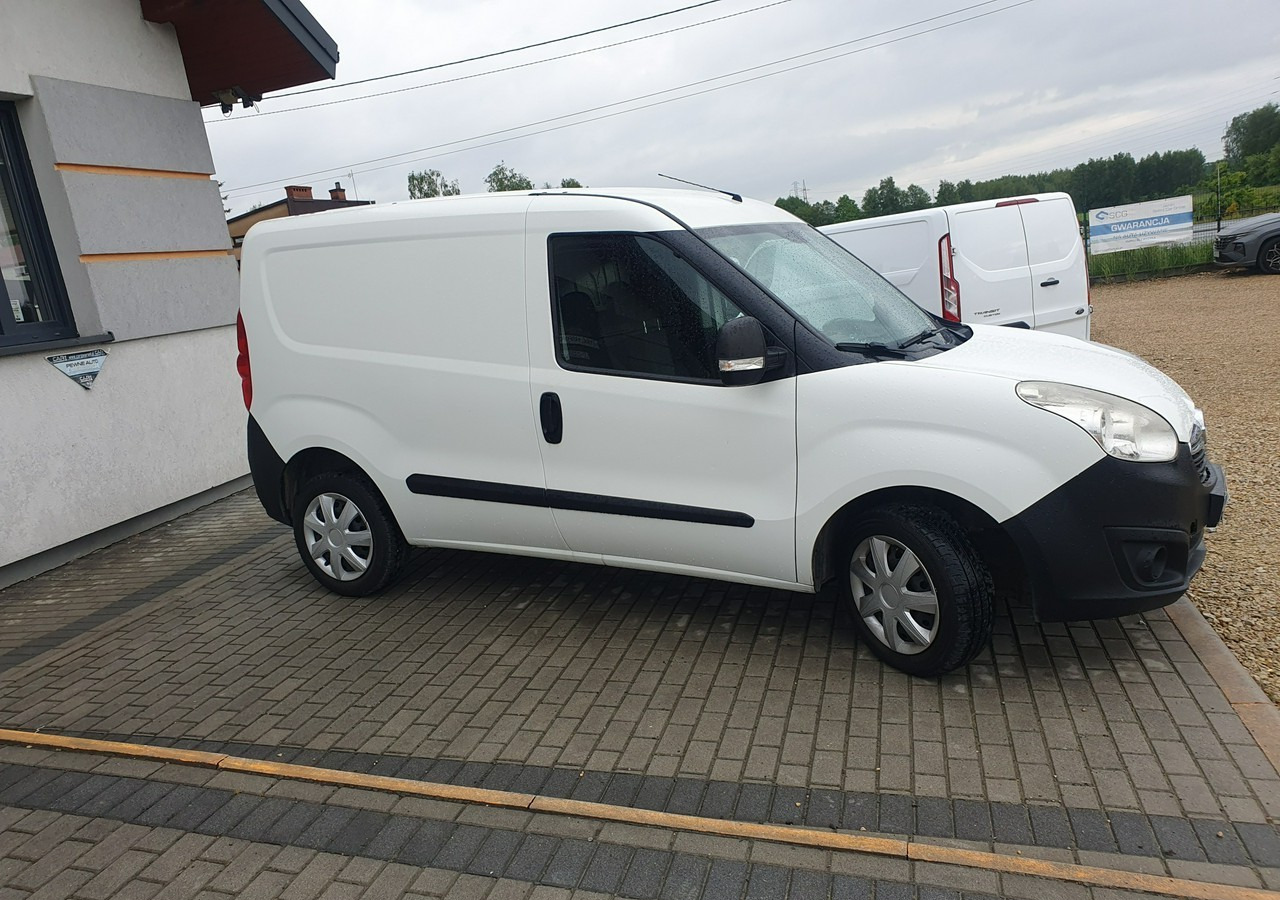 Opel Combo Opel Combo 1.4 Benzyna Polski Salon - Furgon: obrázek 4 Opel Combo Opel Combo 1.4 Benzyna Polski Salon - Furgon: obrázek 4