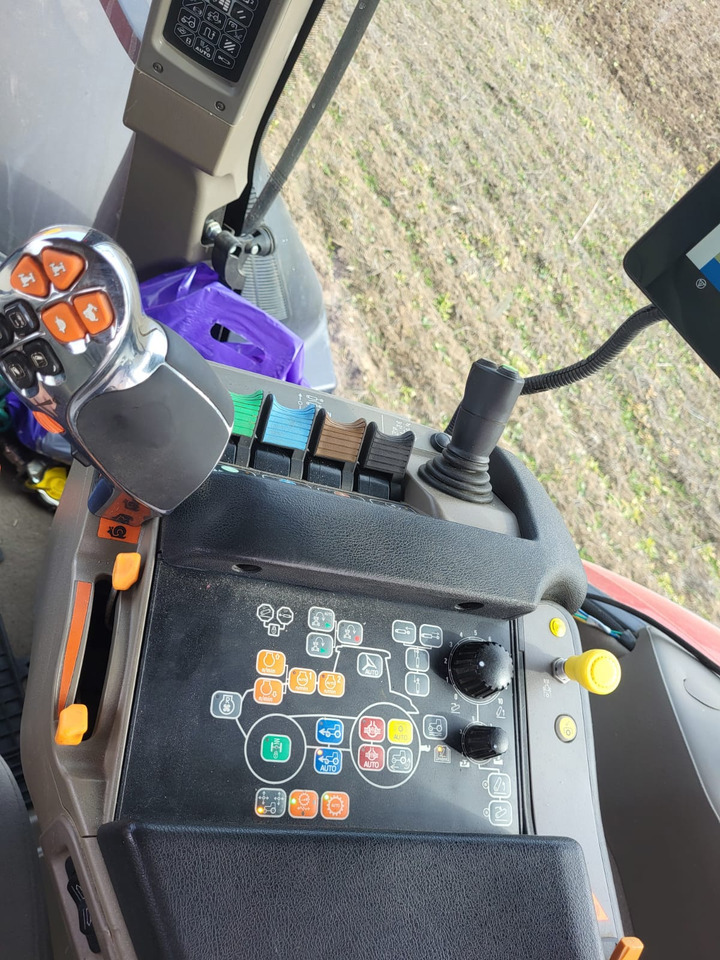 CASE OPTUM 270 CVX - Traktor: obrázek 5 CASE OPTUM 270 CVX - Traktor: obrázek 5