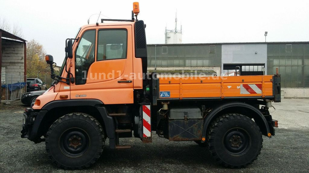 Mercedes-Benz Unimog U 300 Kipper Zugmaschine Kommunalhydraulik U 500 400 U 300 Kipper Zugmaschine Kommunalhydraulik U 500 400 - Komunální/ Speciální technika: obrázek 5 Mercedes-Benz Unimog U 300 Kipper Zugmaschine Kommunalhydraulik U 500 400 U 300 Kipper Zugmaschine Kommunalhydraulik U 500 400 - Komunální/ Speciální technika: obrázek 5