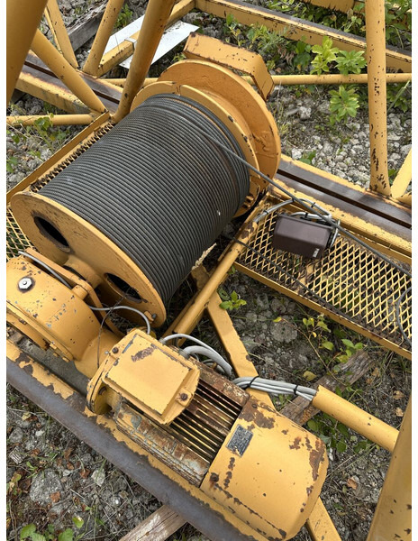 Liebherr 140EC-H10, 1993yom, 40jib, 23,5m huh - Věžový jeřáb: obrázek 5 Liebherr 140EC-H10, 1993yom, 40jib, 23,5m huh - Věžový jeřáb: obrázek 5