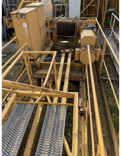 Liebherr 140EC-H10, 1993yom, 40jib, 23,5m huh - Věžový jeřáb: obrázek 3 Liebherr 140EC-H10, 1993yom, 40jib, 23,5m huh - Věžový jeřáb: obrázek 3