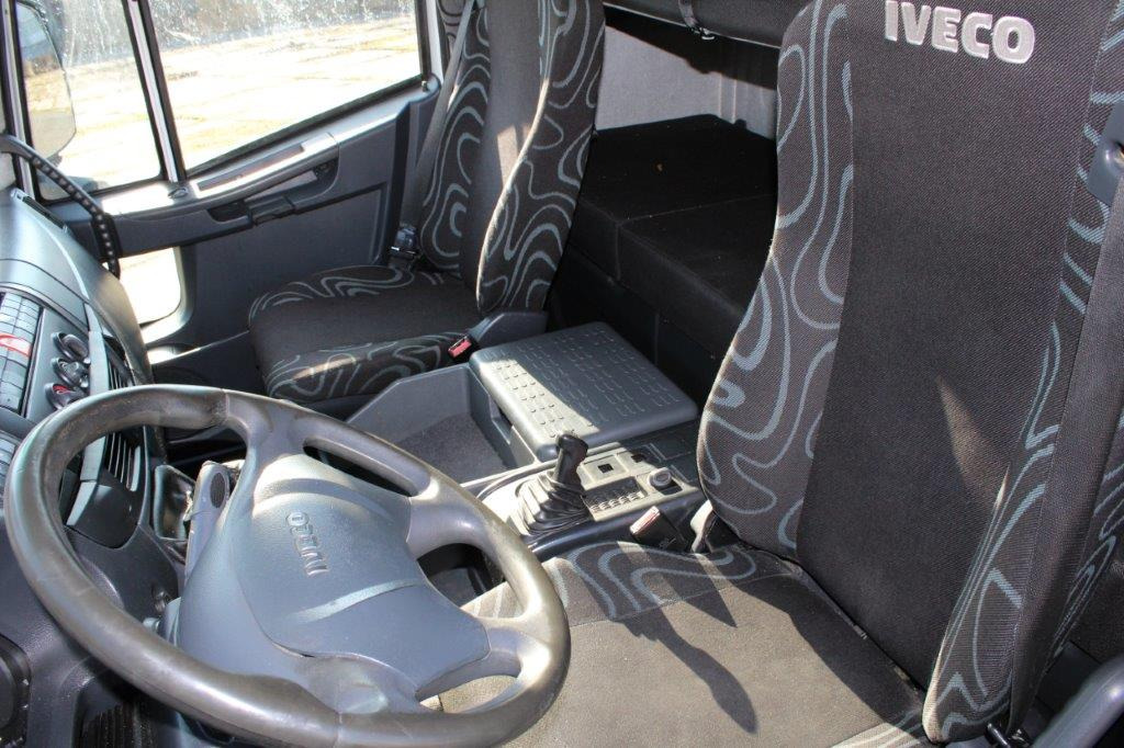 Plachtový nákladní auto Iveco Eurocargo 120E25: obrázek 8 Plachtový nákladní auto Iveco Eurocargo 120E25: obrázek 8