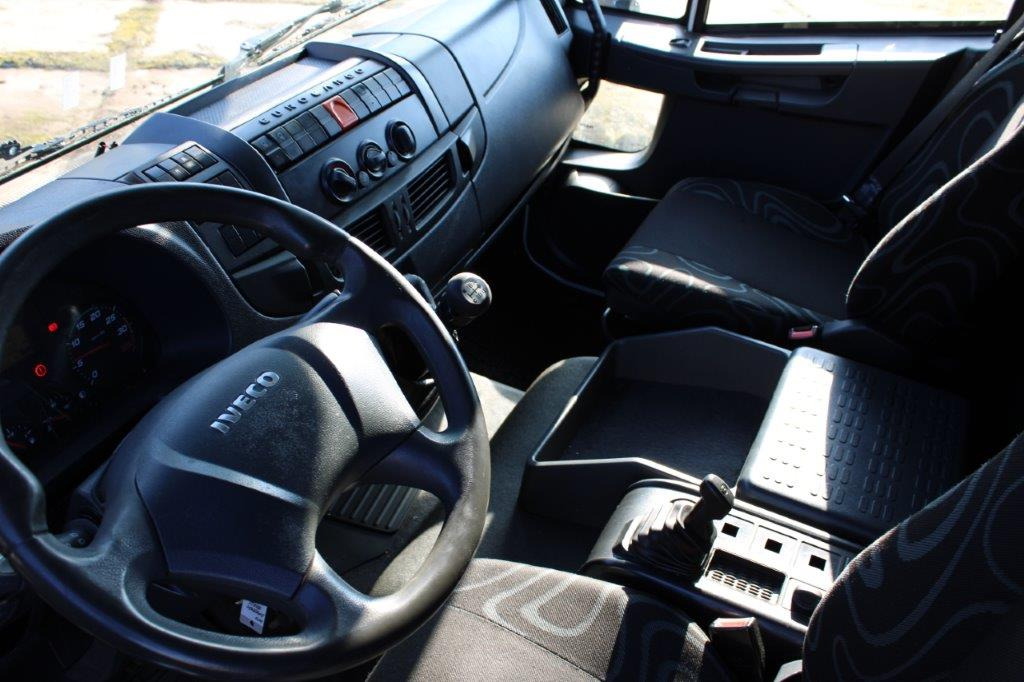 Interior photo 1: Plachtový nákladní auto Iveco Eurocargo 120E25 Interior photo 1: Plachtový nákladní auto Iveco Eurocargo 120E25