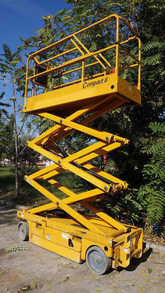 HAULOTTE Compact 8 - Nůžková plošina: obrázek 1 HAULOTTE Compact 8 - Nůžková plošina: obrázek 1