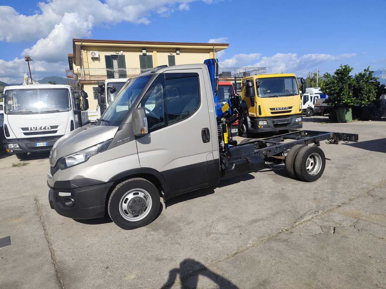 IVECO DAILY 35-130 - Auto s hydraulickou rukou, Dodávka sklápěč: obrázek 2 IVECO DAILY 35-130 - Auto s hydraulickou rukou, Dodávka sklápěč: obrázek 2
