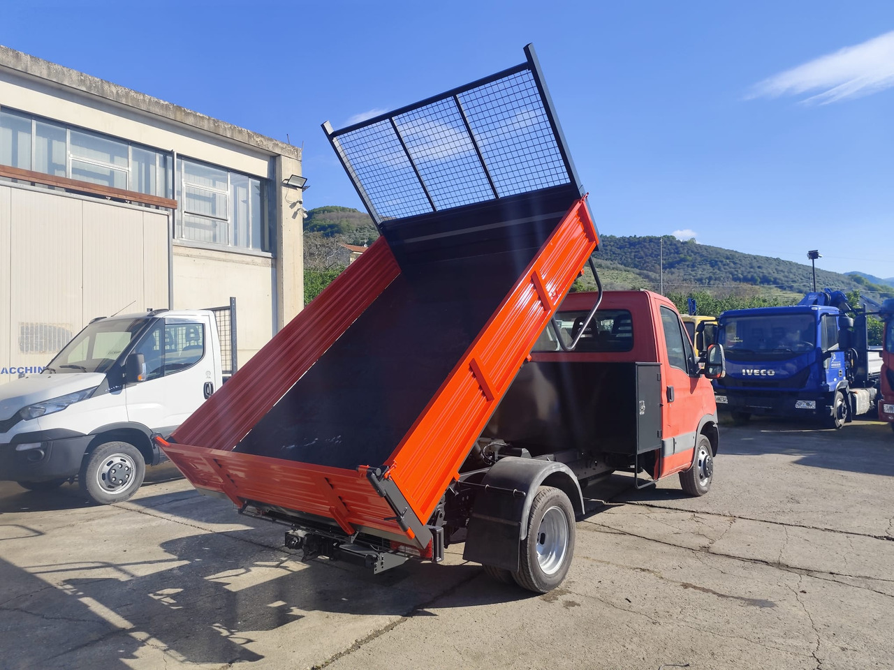 IVECO DAILY 35C13 - Dodávka sklápěč: obrázek 4 IVECO DAILY 35C13 - Dodávka sklápěč: obrázek 4