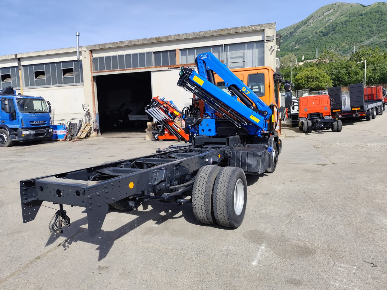 Auto s hydraulickou rukou IVECO EUROCARGO 120-90L: obrázek 23