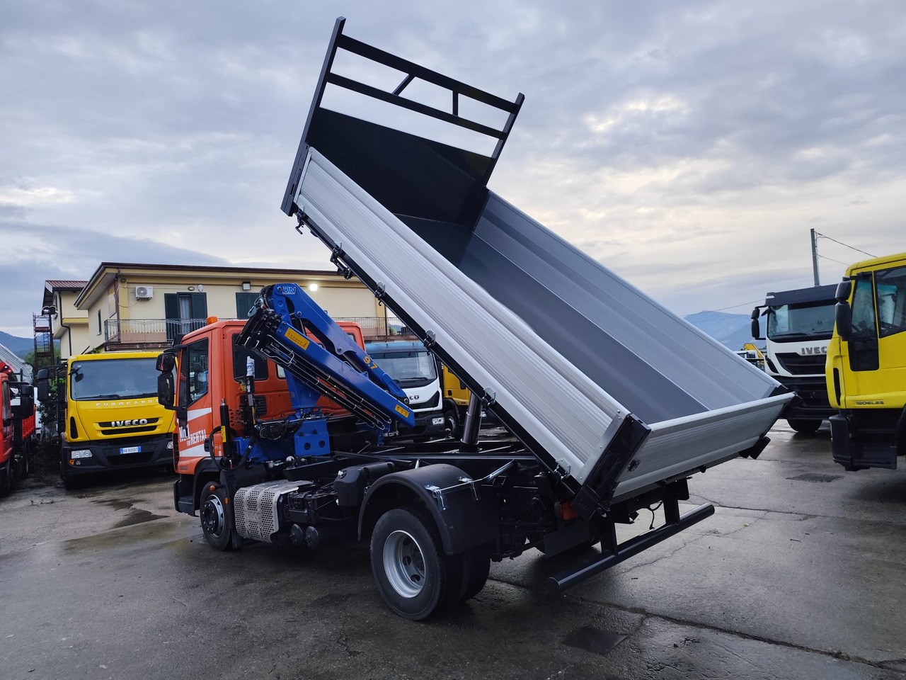 IVECO EUROCARGO 120-90L - Auto s hydraulickou rukou, Sklápěč: obrázek 3 IVECO EUROCARGO 120-90L - Auto s hydraulickou rukou, Sklápěč: obrázek 3