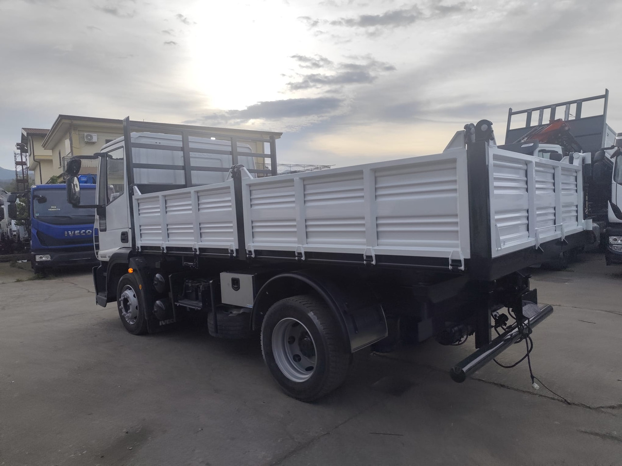 IVECO EUROCARGO 120E25 - Sklápěč: obrázek 3 IVECO EUROCARGO 120E25 - Sklápěč: obrázek 3