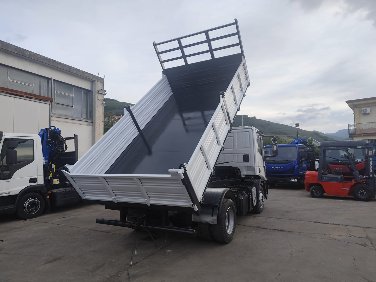 Sklápěč IVECO EUROCARGO 120E25: obrázek 28