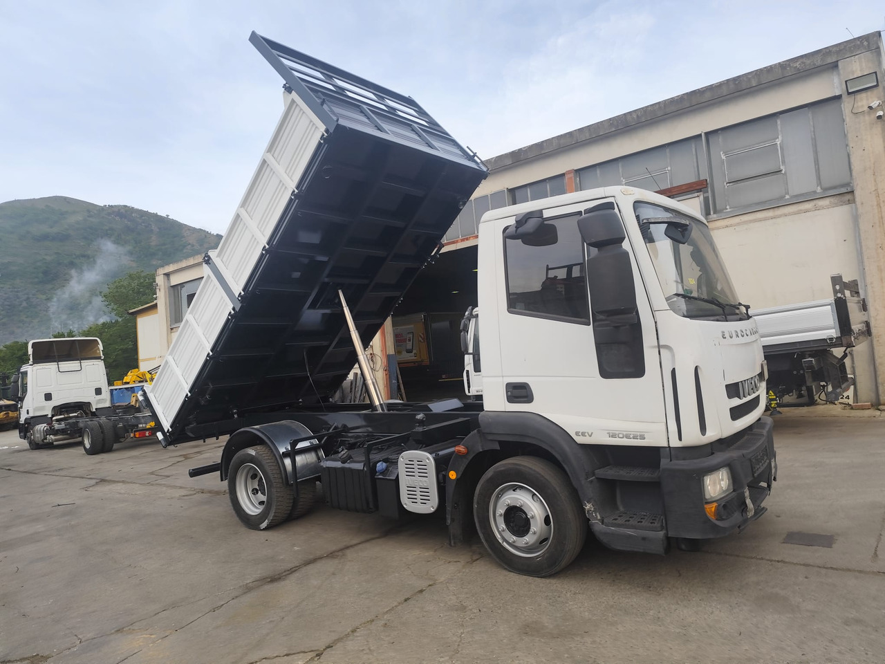Sklápěč IVECO EUROCARGO 120E25: obrázek 31