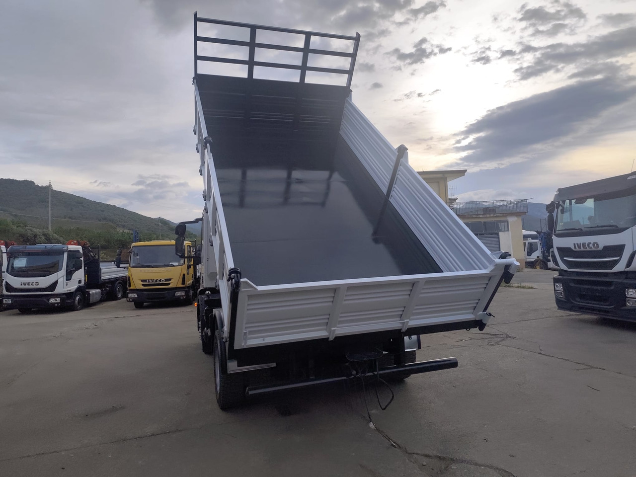 Sklápěč IVECO EUROCARGO 120E25: obrázek 25