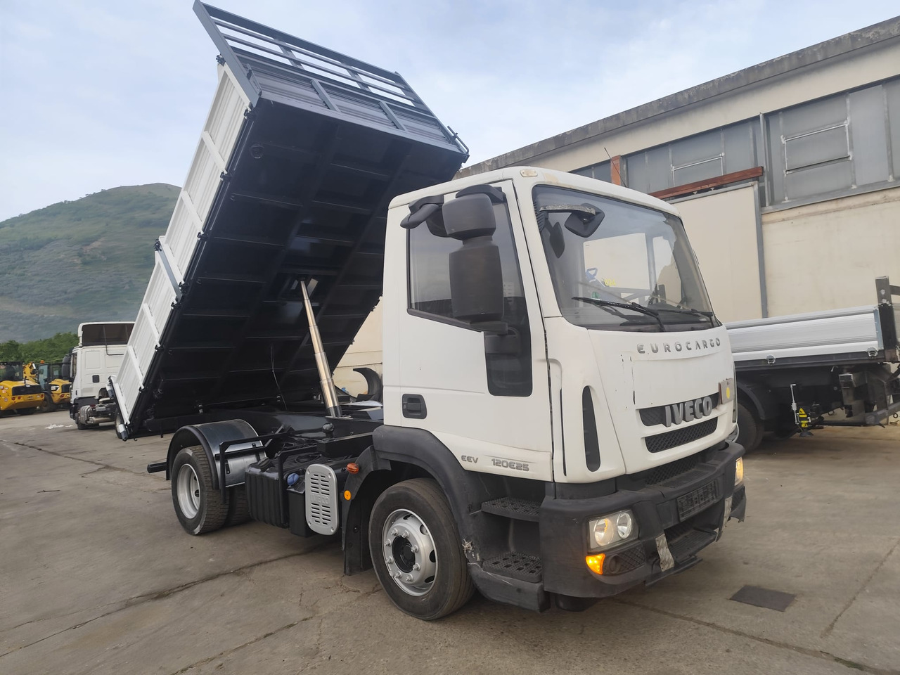 Sklápěč IVECO EUROCARGO 120E25: obrázek 32