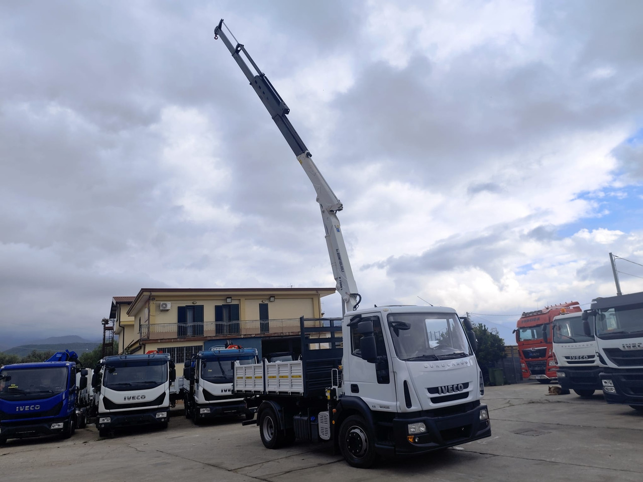 IVECO EUROCARGO 120E28P - Auto s hydraulickou rukou: obrázek 5 IVECO EUROCARGO 120E28P - Auto s hydraulickou rukou: obrázek 5