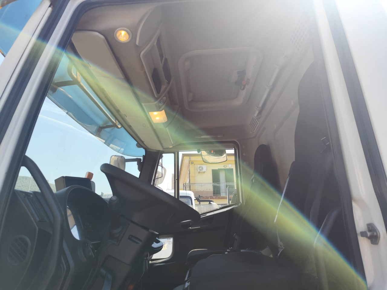 IVECO EUROCARGO 140-250 - Hákový nosič kontejnerů: obrázek 2 IVECO EUROCARGO 140-250 - Hákový nosič kontejnerů: obrázek 2