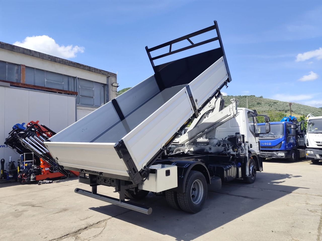 Sklápěč, Auto s hydraulickou rukou IVECO EUROCARGO 140-250: obrázek 26 Sklápěč, Auto s hydraulickou rukou IVECO EUROCARGO 140-250: obrázek 26