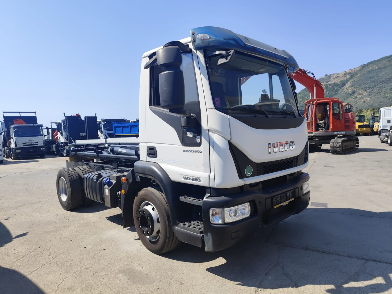 IVECO EUROCARGO 140-250 - Hákový nosič kontejnerů: obrázek 1 IVECO EUROCARGO 140-250 - Hákový nosič kontejnerů: obrázek 1